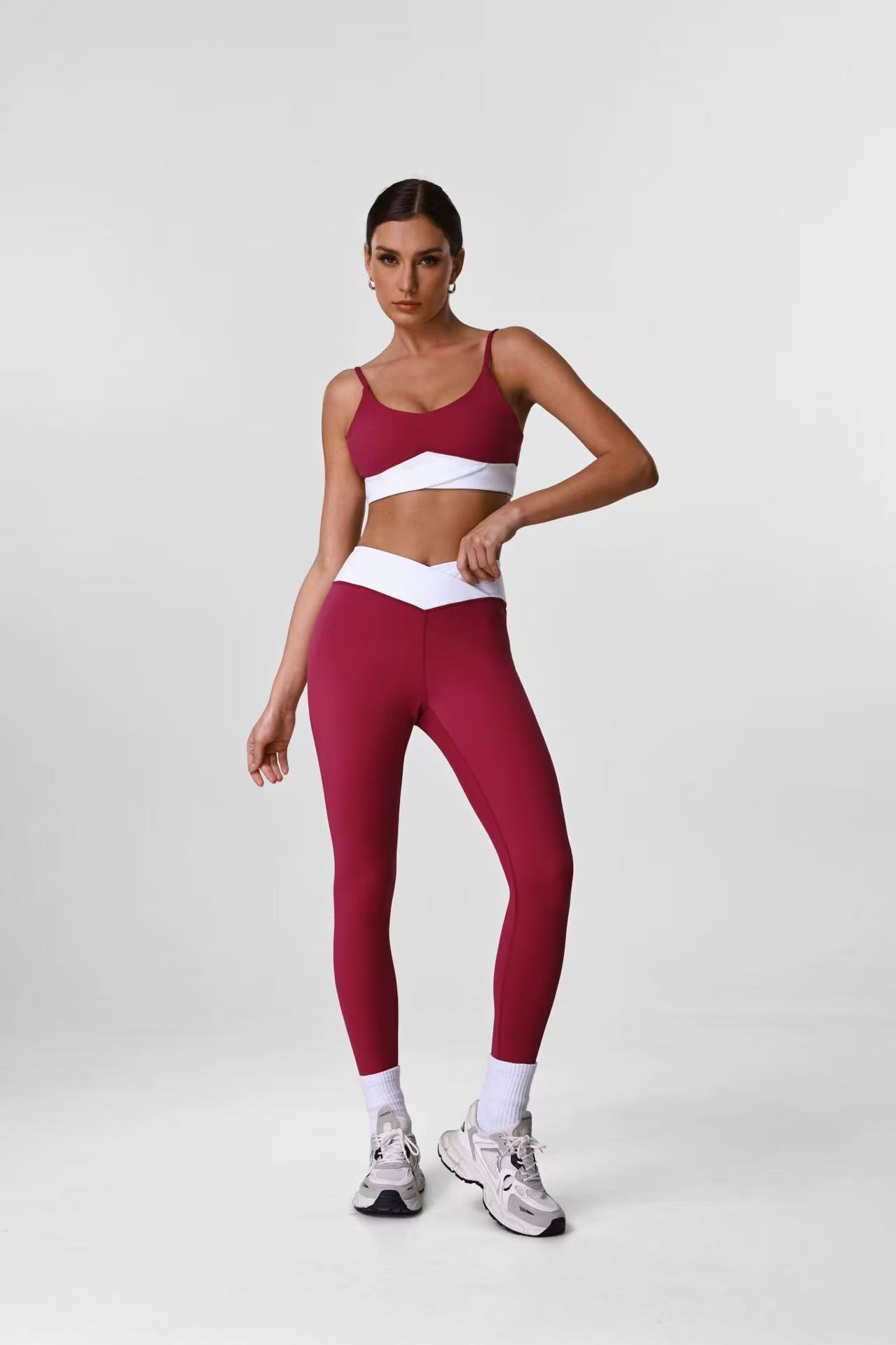 Burgundy contrast sports bra and leggings set for activewear OEM